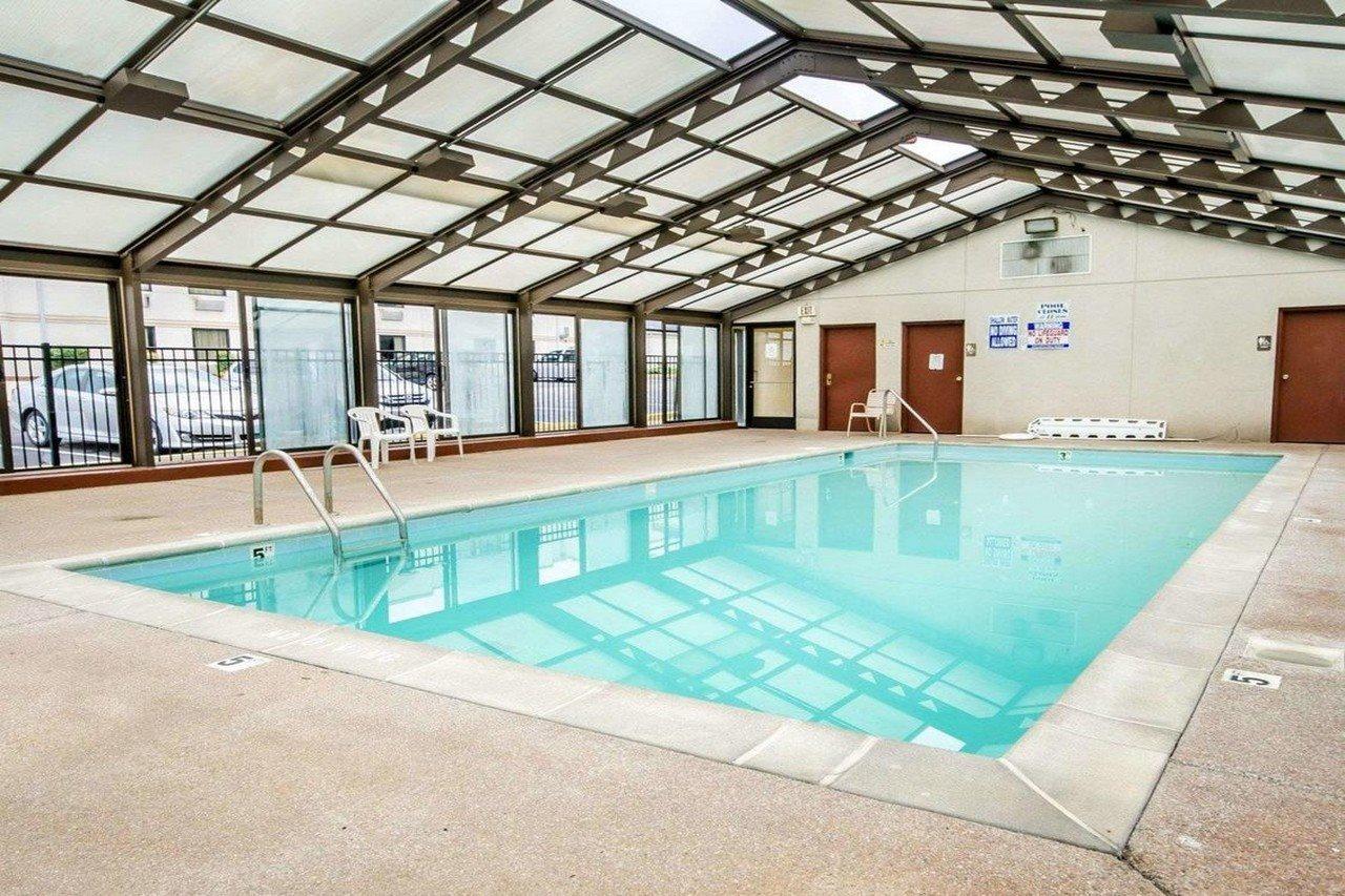 Econo Lodge Лондон Екстериор снимка