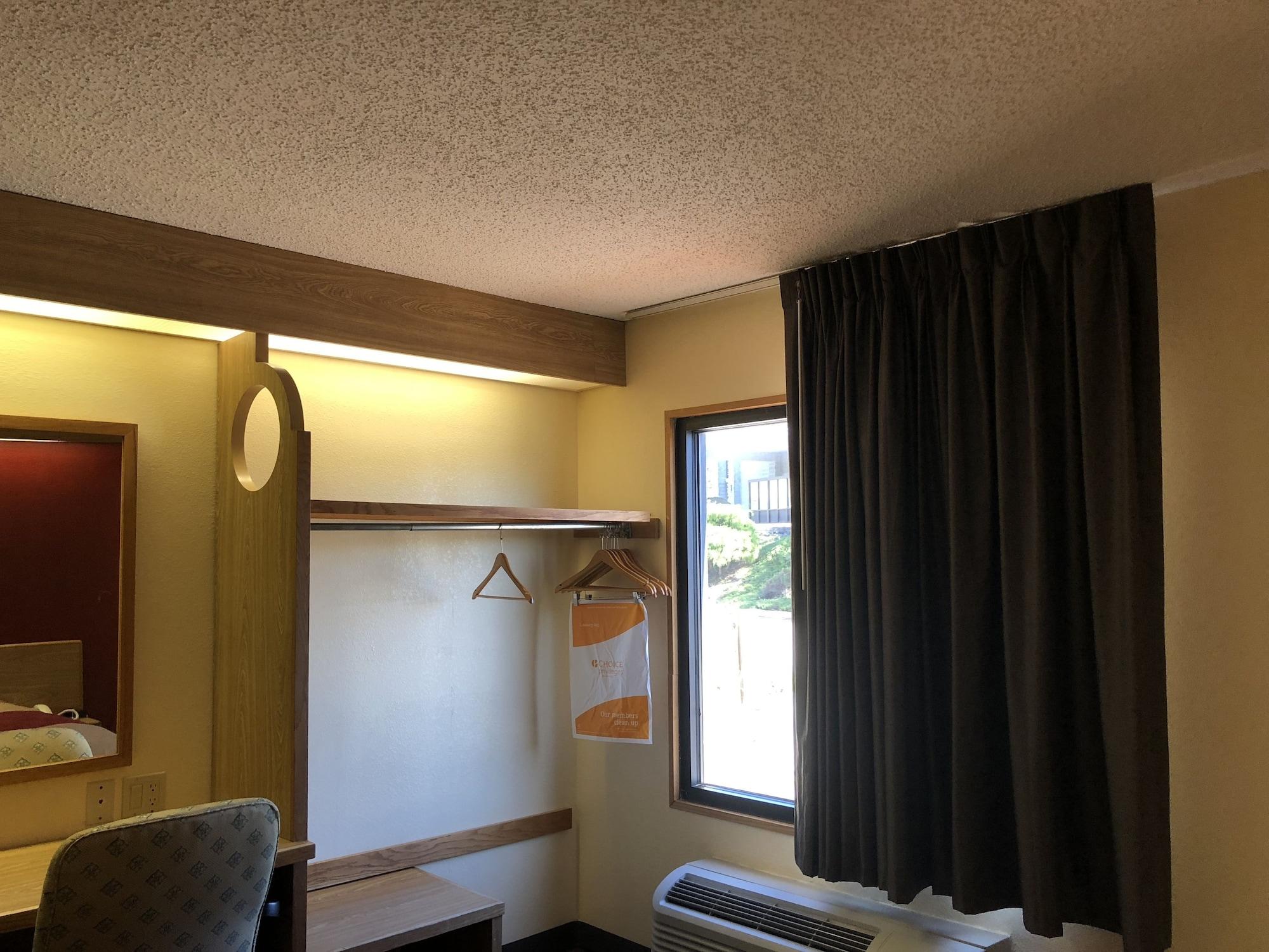 Econo Lodge Лондон Екстериор снимка