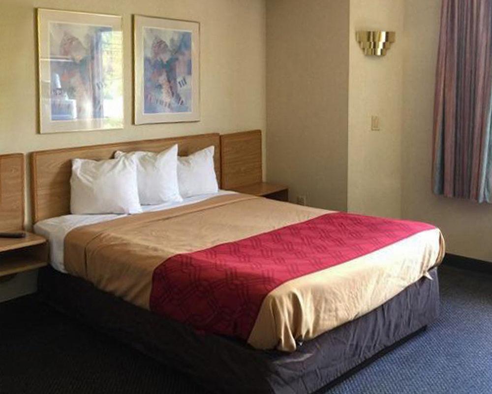Econo Lodge Лондон Екстериор снимка