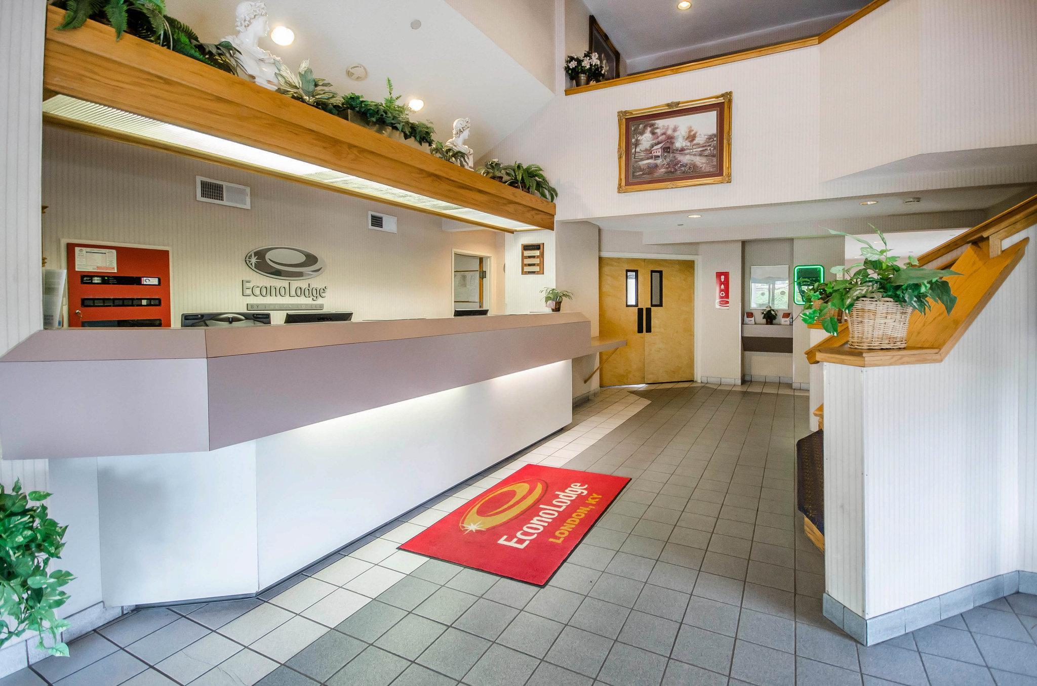 Econo Lodge Лондон Екстериор снимка