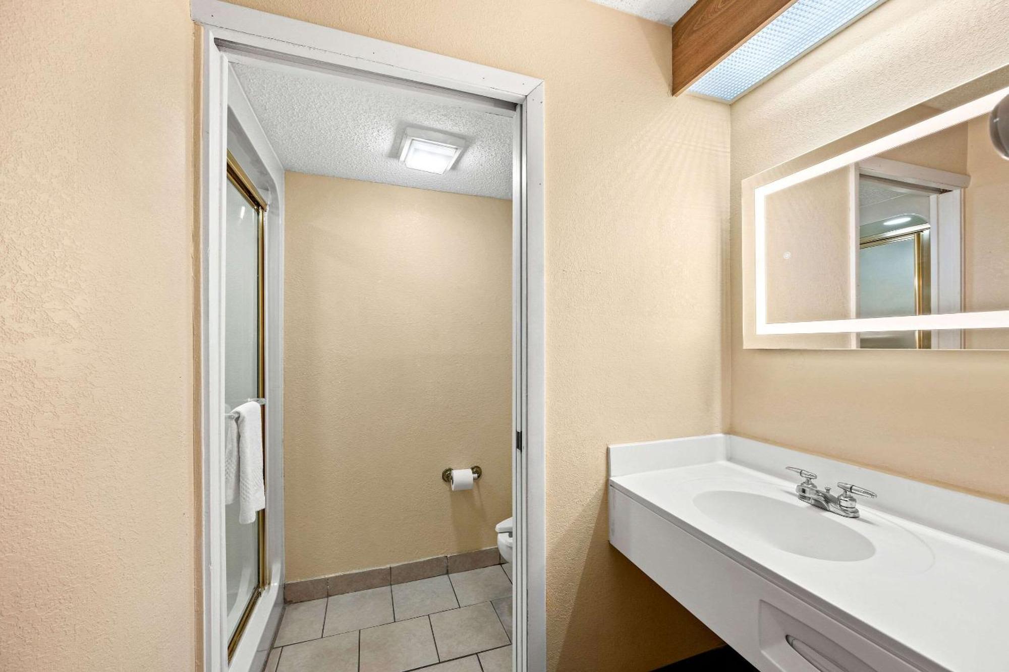 Econo Lodge Лондон Екстериор снимка