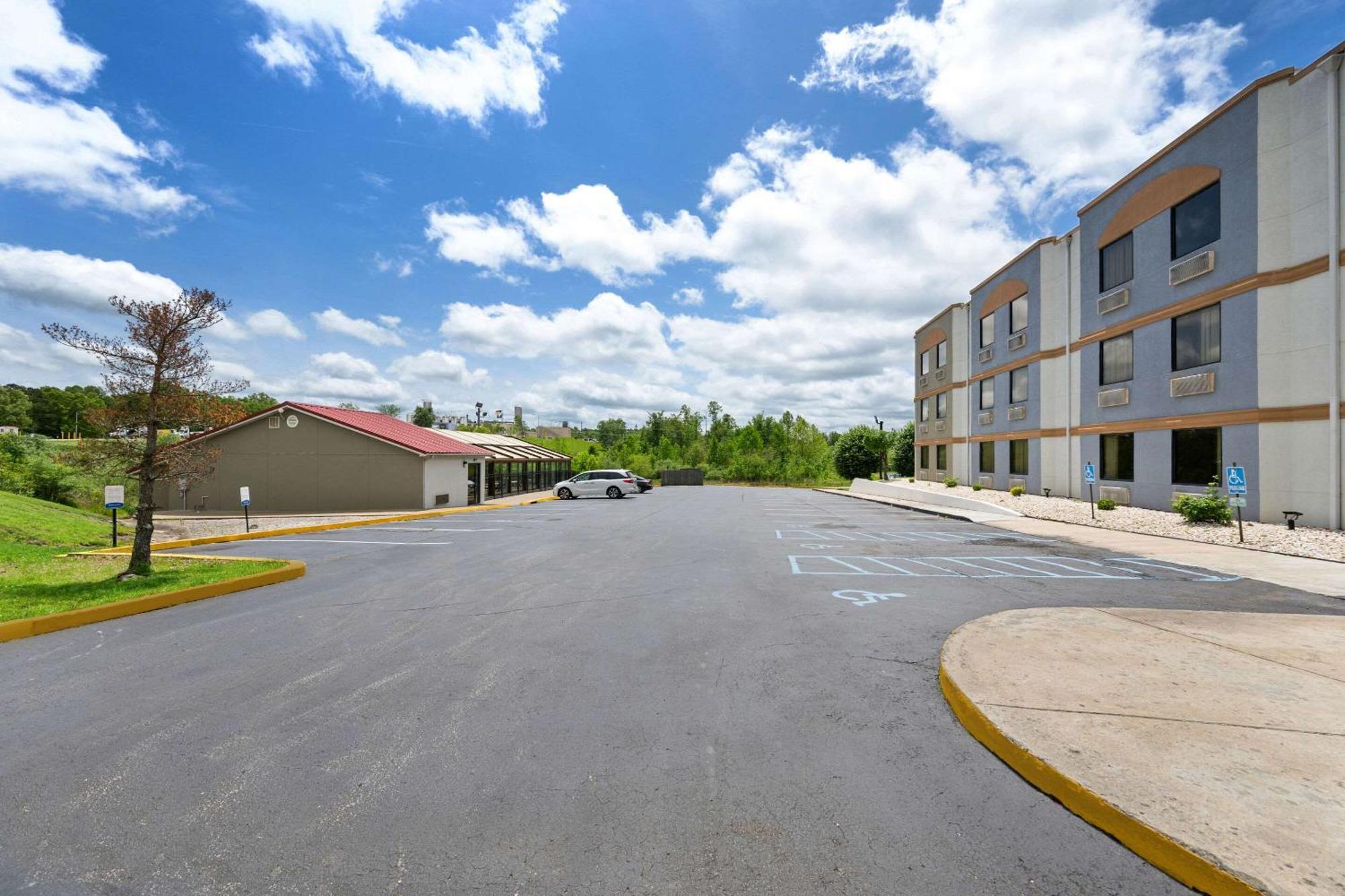 Econo Lodge Лондон Екстериор снимка
