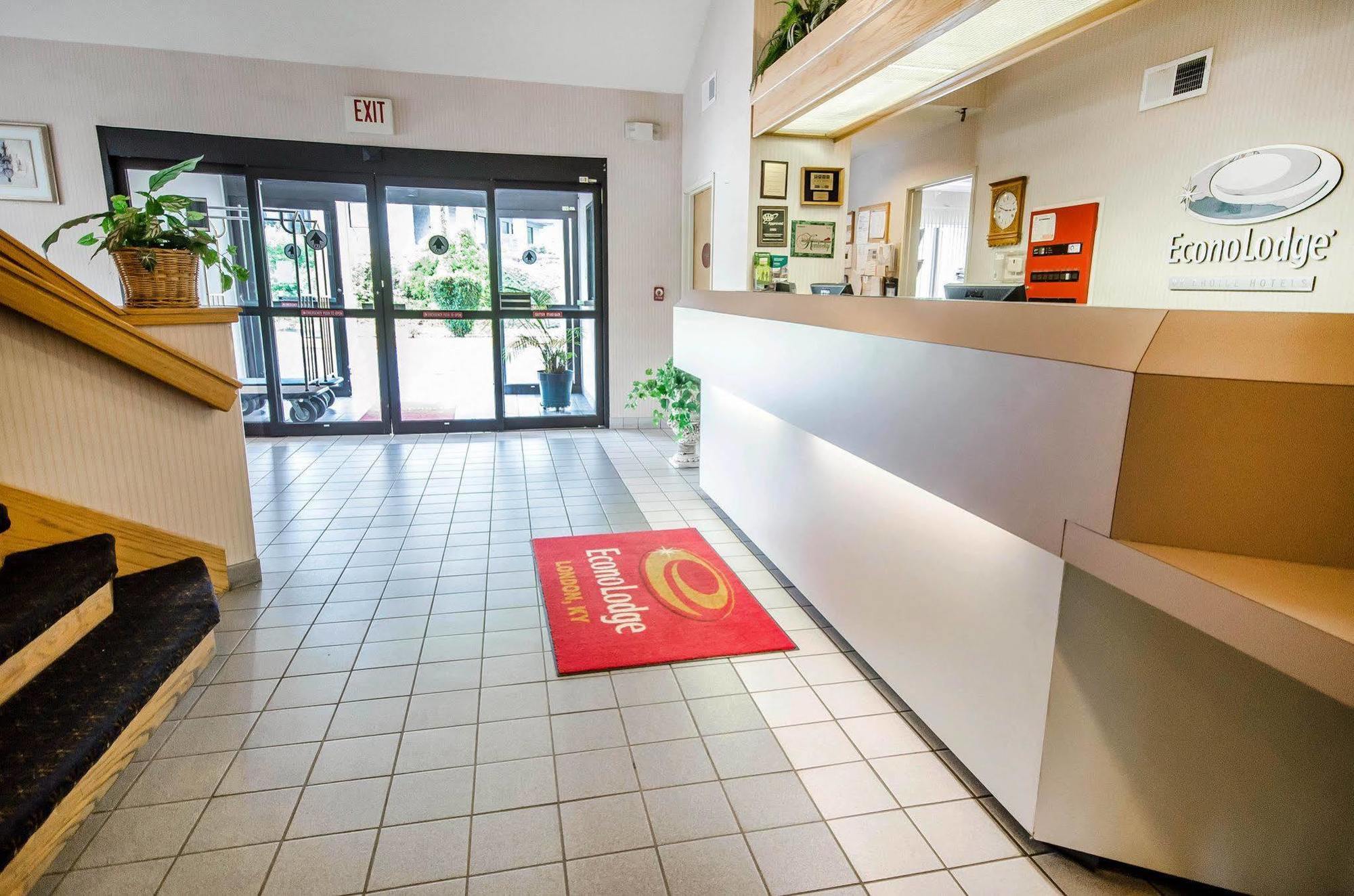 Econo Lodge Лондон Екстериор снимка